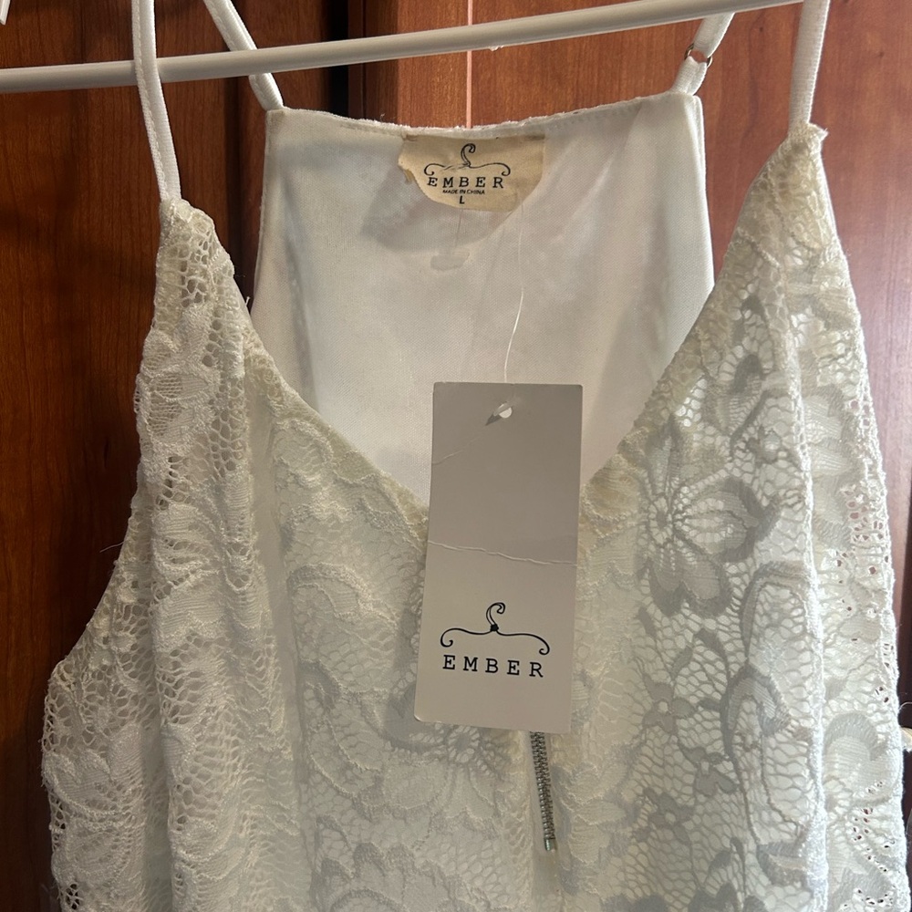 Elegant White Lace Women’s Top - Picture 5 of 5